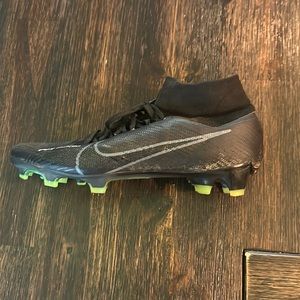 New Nike Cleats, worn once. No Rips or scratches.